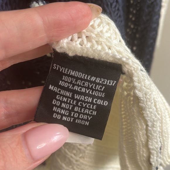 NEW International INC Company knit cardigan - Picture 6 of 6